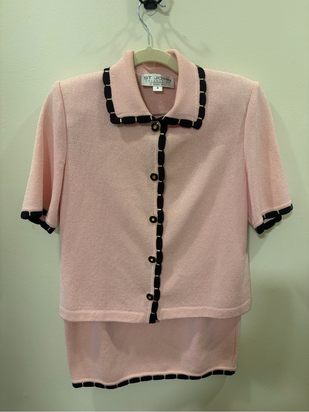 St. John Pink Knit Short Sleeve two piece suit with Black Trim-size 4/6
